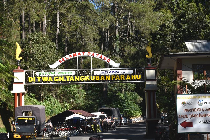 Tangkuban Perahu Ditutup Ribuan Pengunjung Padati Sari Ater