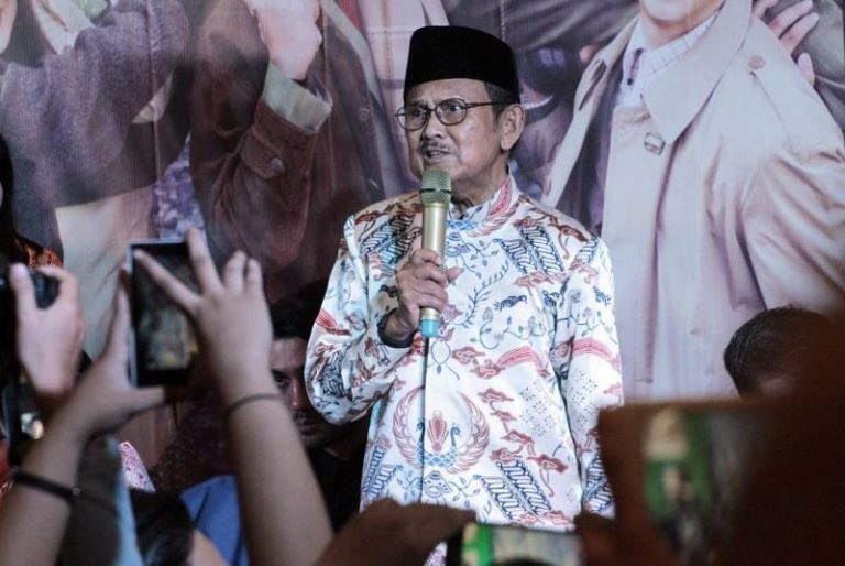 Habibie Gelar Open House,Hadir Para Menteri