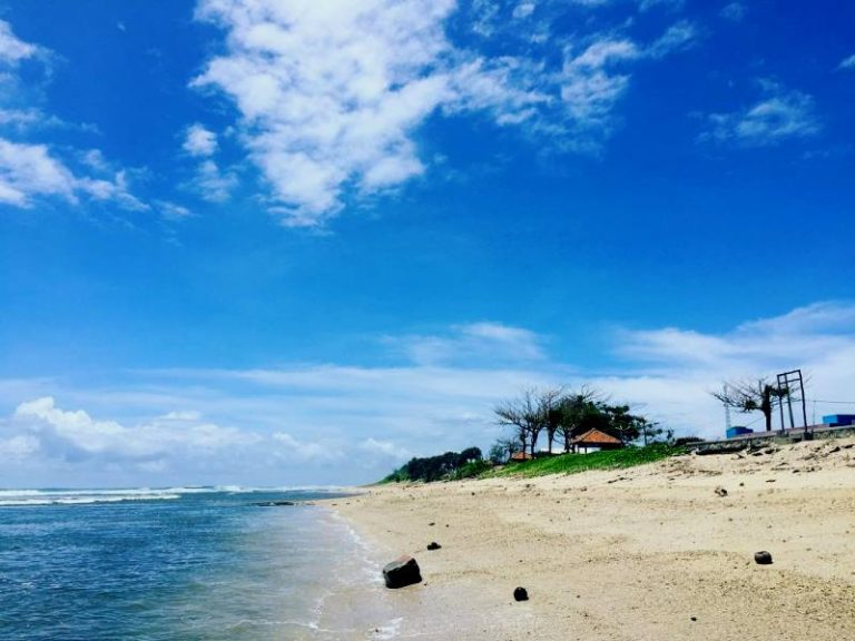 Hati-hati Jalur Wisata Garut Banyak Rusak