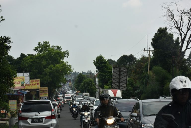 Jalur Arah Puncak Bogor Padat