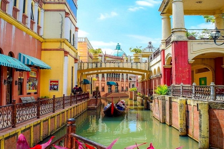 Destinasi Wisata Unik Ala Venicia