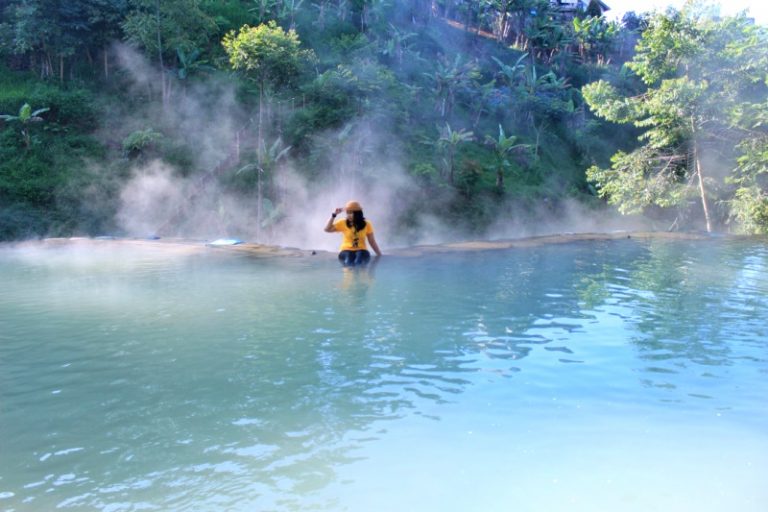Eksotisme Wisata Air Panas Nagrag Lembang