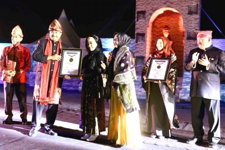 Palembang Pecahkan Rekor Muri 18.818 Porsi Pempek