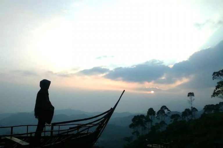 Pesona Keindahan Puncak Eurad Pingping