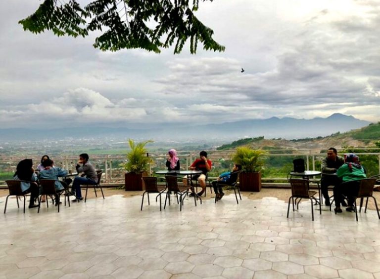 Batu Kicir Resto, Wisata Kuliner Baru Di Banjaran