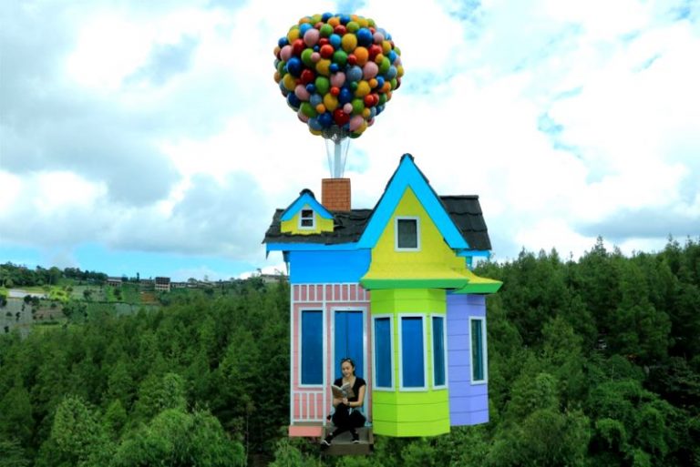 Banyak Spot Instagramble Di Dago Dream Park
