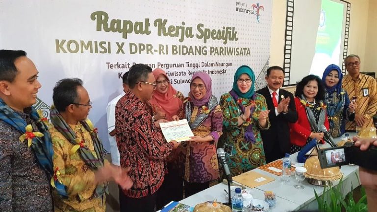 Komisi X DPR RI Ingin Sulsel Kembangkan Wisata Bahari