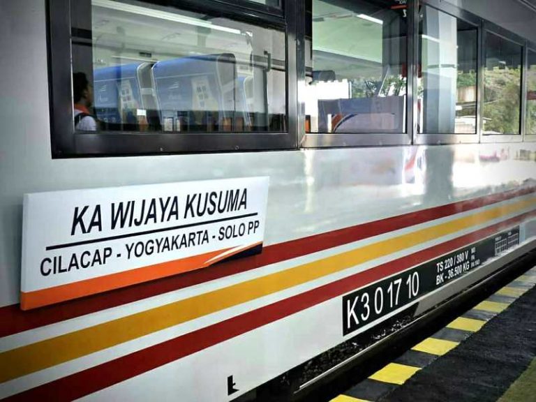 Asyiik..KA Wijayakusuma Sampai Banyuwangi