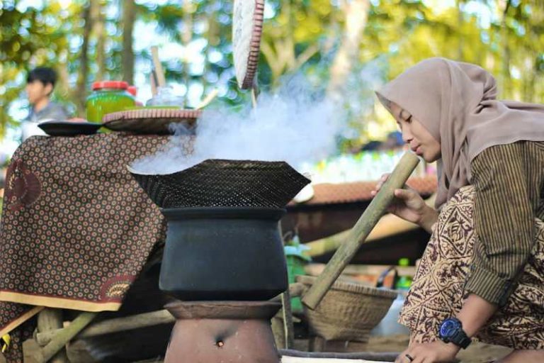 Uniknya Pasar Kumandang Di Wonosobo