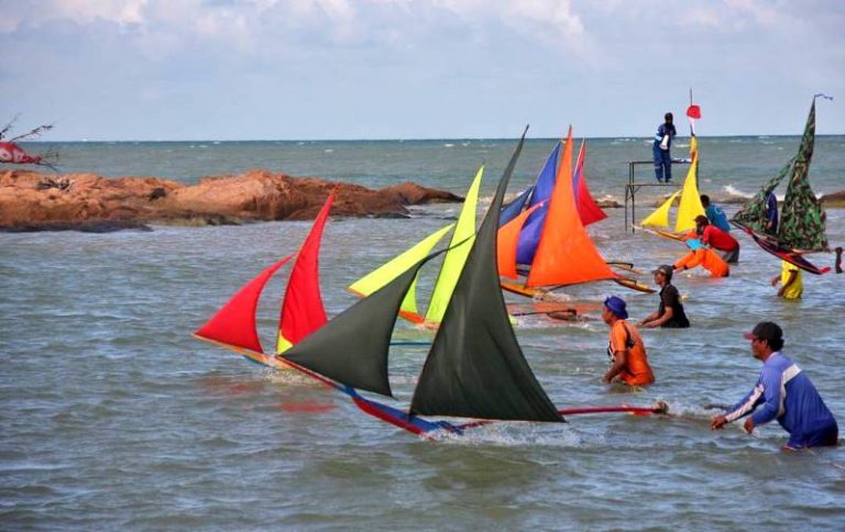 Lomba Jong Menjadi Kekuatan Festival Bahari Kepri