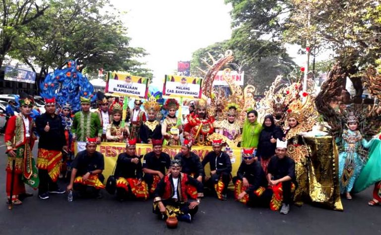 2.500 Peserta Festival Pesona Lokal Â Malang Tampilkan Kostum Unik