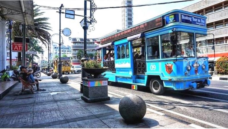Begini Cara Sewa Bus Bandros Bandung