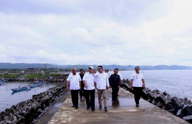Menpar Arief: Jawa Barat Punya “Bali”,Namanya Pangandaran