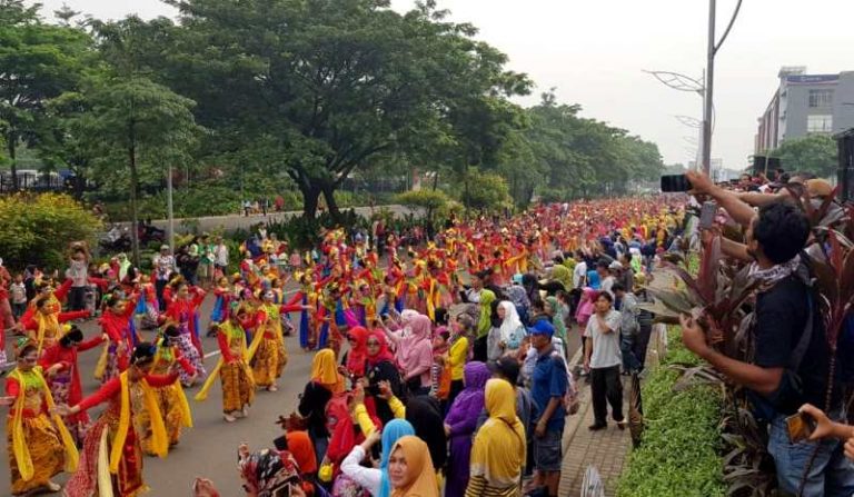 1.500 Siswa Sukses Membawakan Tari Masal Ronggeng Menor