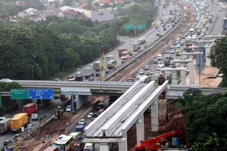 Macet Parah, Jangan Lewat Tol Cikampek Pukul 22.00 – 05.00 WIB