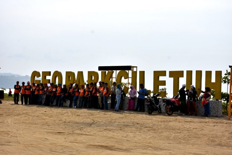 Kali Ini Pantai Palangpang Ciletuh Jadi Primadona Wisatawan
