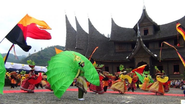 Kirab Raja-raja Semarakan Festival Pesona Budaya Minangkabau