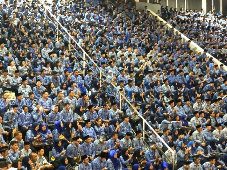 1.000 Anggota Korpri Mainkan Musik Angklung Di Depan Presiden