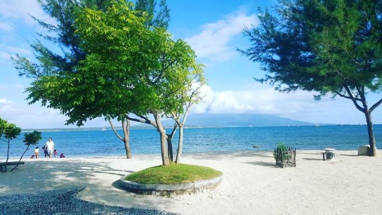 Hindari Pantai-pantai Ini Untuk Liburan Akhir Tahun