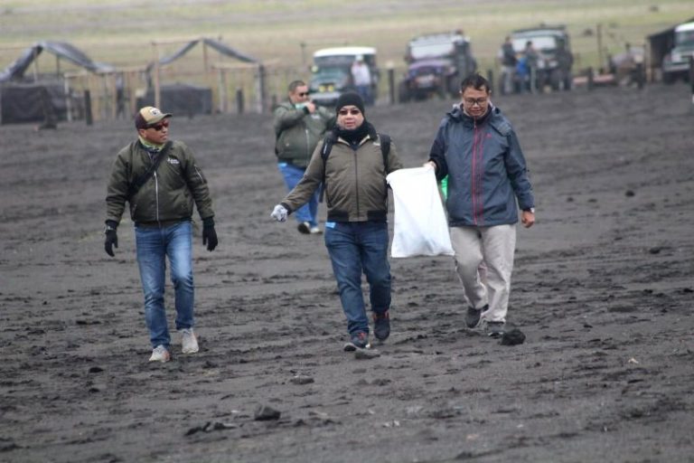 Bromo Gelar Aksi Bersih-bersih Lingkungan