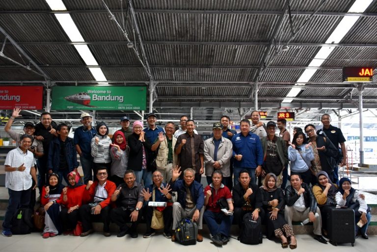 Rombongan PHRI Menelusuri Rute Kereta Bandung-Banjar