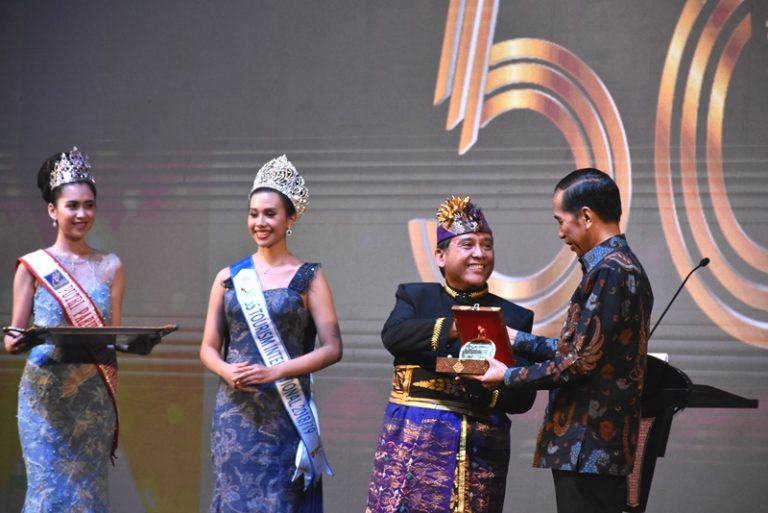 Apa Pertimbangan PHRI Sematkan Jokowi Sebagai Bapak Pariwisata Nasional