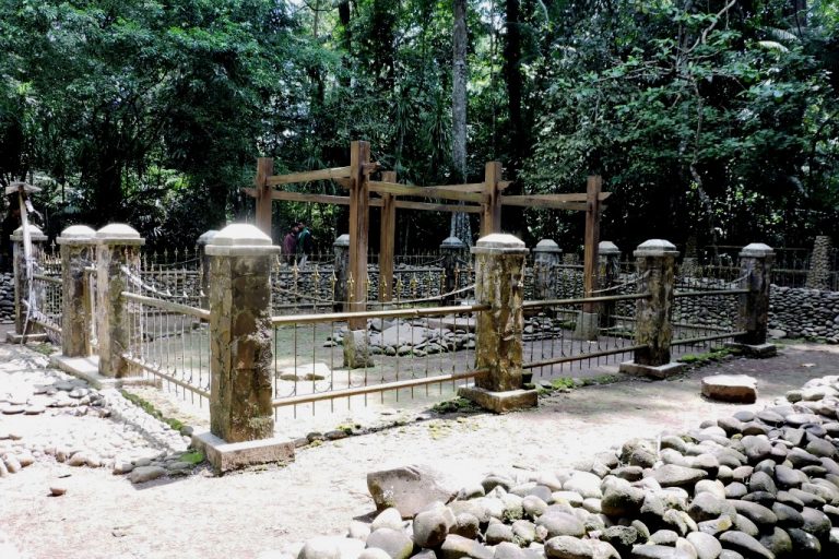 Berkunjung ke Cagar Budaya Ciung Wanara di Ciamis
