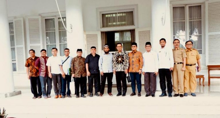 Syeikh Jam’an Apresiasi Kang Emil Belajar Bahasa Arab