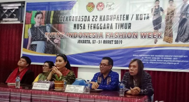 188 Busana Kain Tenun NTT akan Diperagakan di Event Indonesia Fashion Week