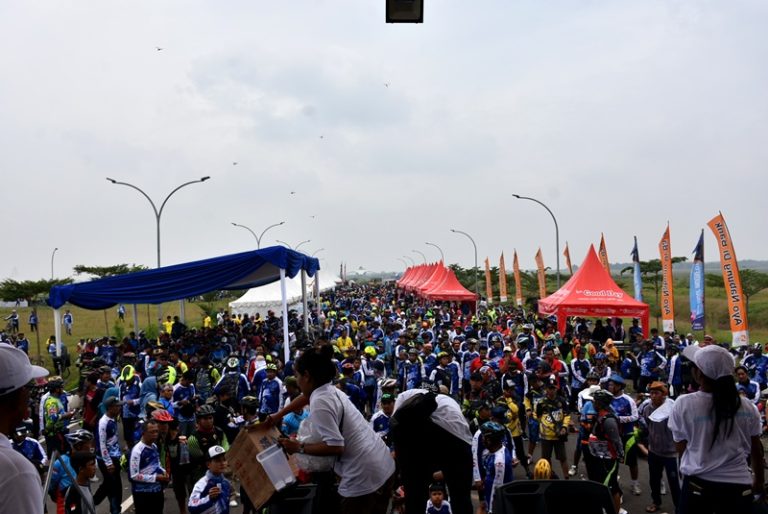 Bandara BIJB Mendadak Menjadi Lautan Goweser