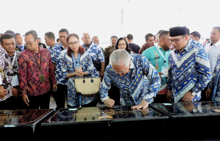 Kemendag Raih Rekor MURI Penandatanganan Prasasti Terbanyak