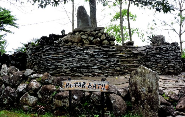 Berkunjung ke Taman Purbakala Cipari Kuningan
