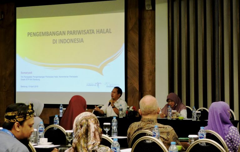 STP Bandung Gelar Bimbingan Teknis Pariwisata Halal