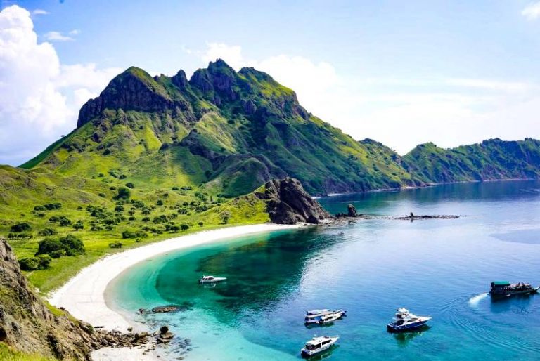 Laboan Bajo Tawarkan “Island Hopping” Untuk Famtrip