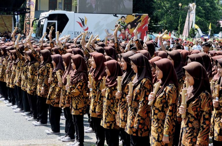Sajian Alat Musik Celentung Asal Garut Pecahkan Rekor Dunia