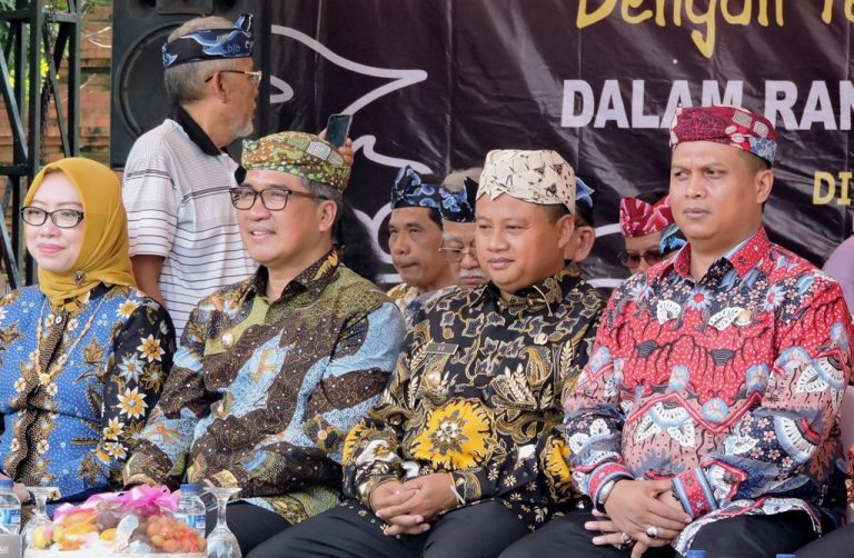 Wagub Jabar Apresiasi Kirab Budaya Kabupaten Cirebon sebagai Promosi Pariwisata