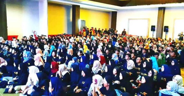 Milenial Mulai Tergoda Pertunjukan Wayang Ajen