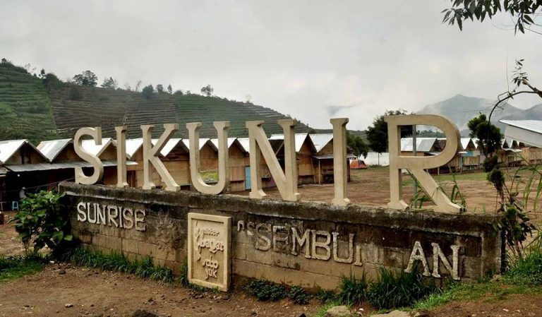 Menanti “Golden Sunrise” di Bukit Sikunir Wonosobo