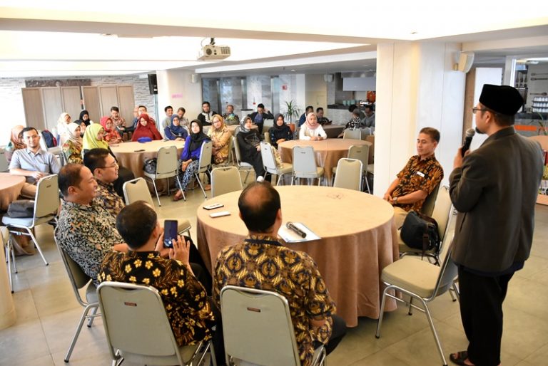 Ustdaz Lili Cumedi: Lalui Ramadhan Ini Dengan “Cinta”