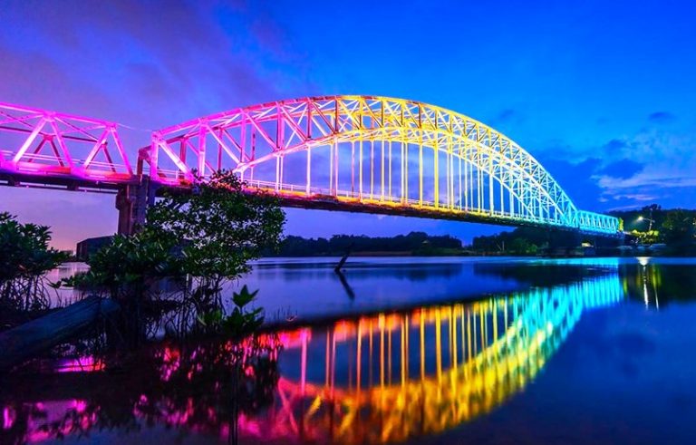 Menikmati Pelangi Malam Hari di Kota Tanjungpinang