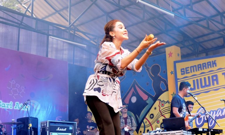 Cita Citata Goyang Ribuan Wisatawan Sari Ater