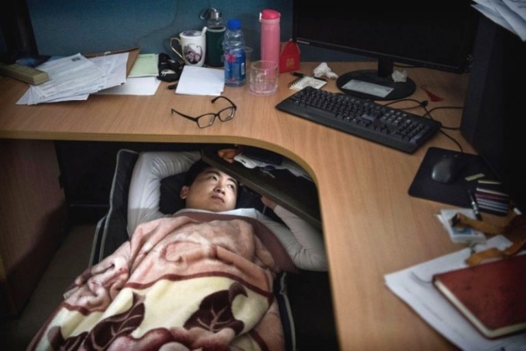 Ini 6 Manfaat Tidur Siang Untuk Pekerja Kantoran