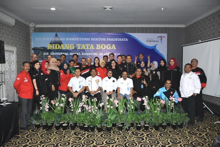 Sebanyak 40 Chef Ikut Uji Kompetensi Di GH Universal Hotel