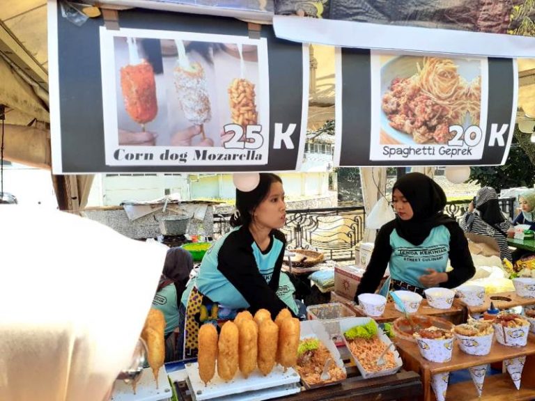 Kuliner Asia Afrika Festival Diserbu Pengunjung