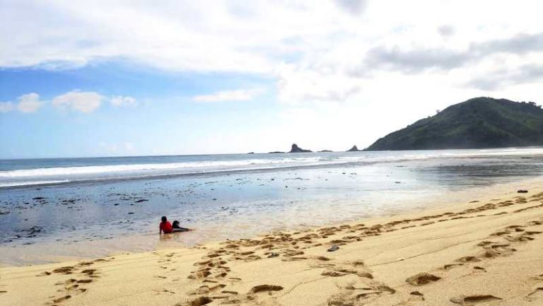 Pantai Mekaki Di Lombok,Pesona Alam Yang Bikin Betah Wisman