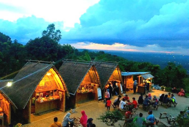 Puncak Sosok Bantul,Instagramable Banget Di Malam Hari