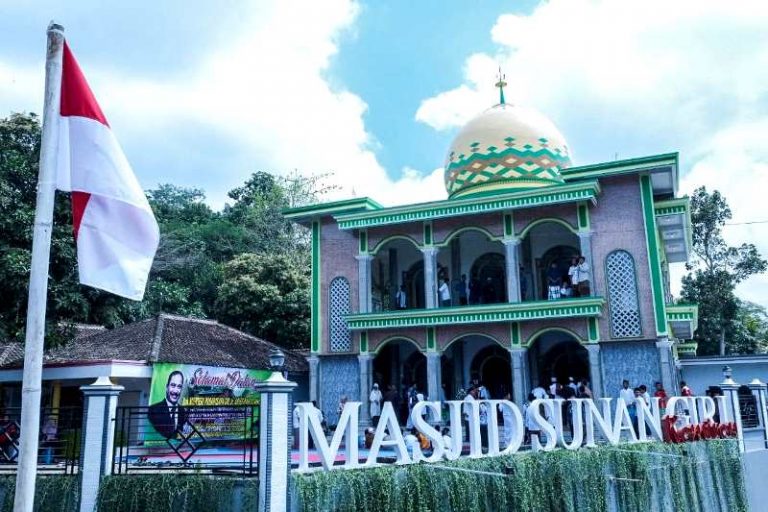Dua Masjid Di Banyuwangi Diresmikan Menpar