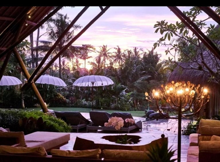 Penyanyi Anggun C Sasmi Pilih Rehat Di Vila Bali