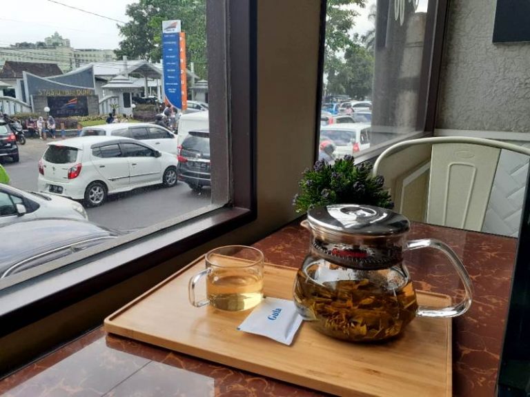 Wake Cup Coffee Cocok Buat Kalian Yang Lagi Nunggu Kereta