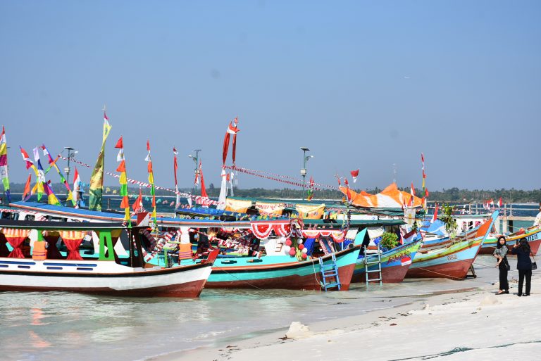 Kapal Hias Ramaikan Pesona Belitung Beach Festival Â 2019